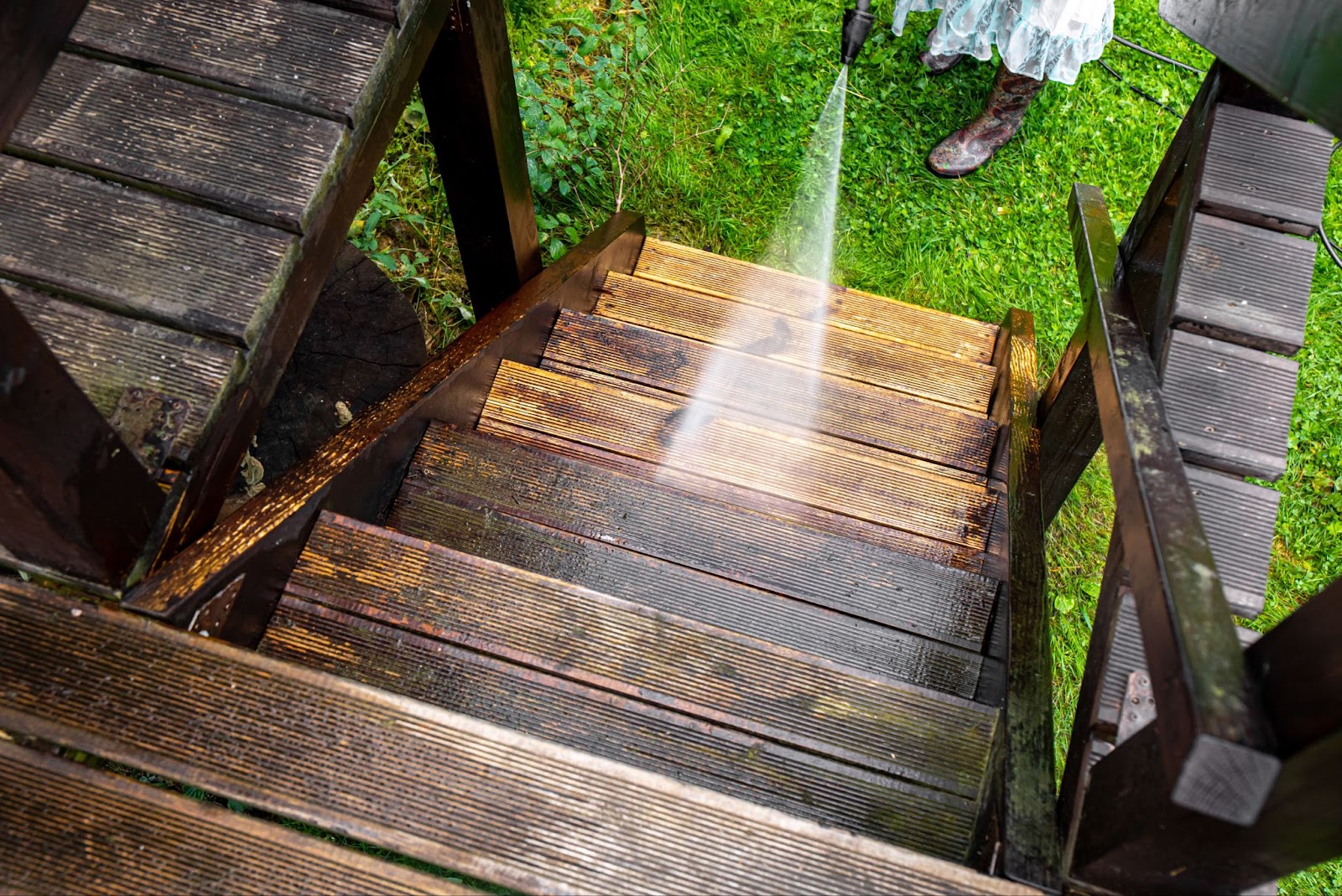 wood stairs wash