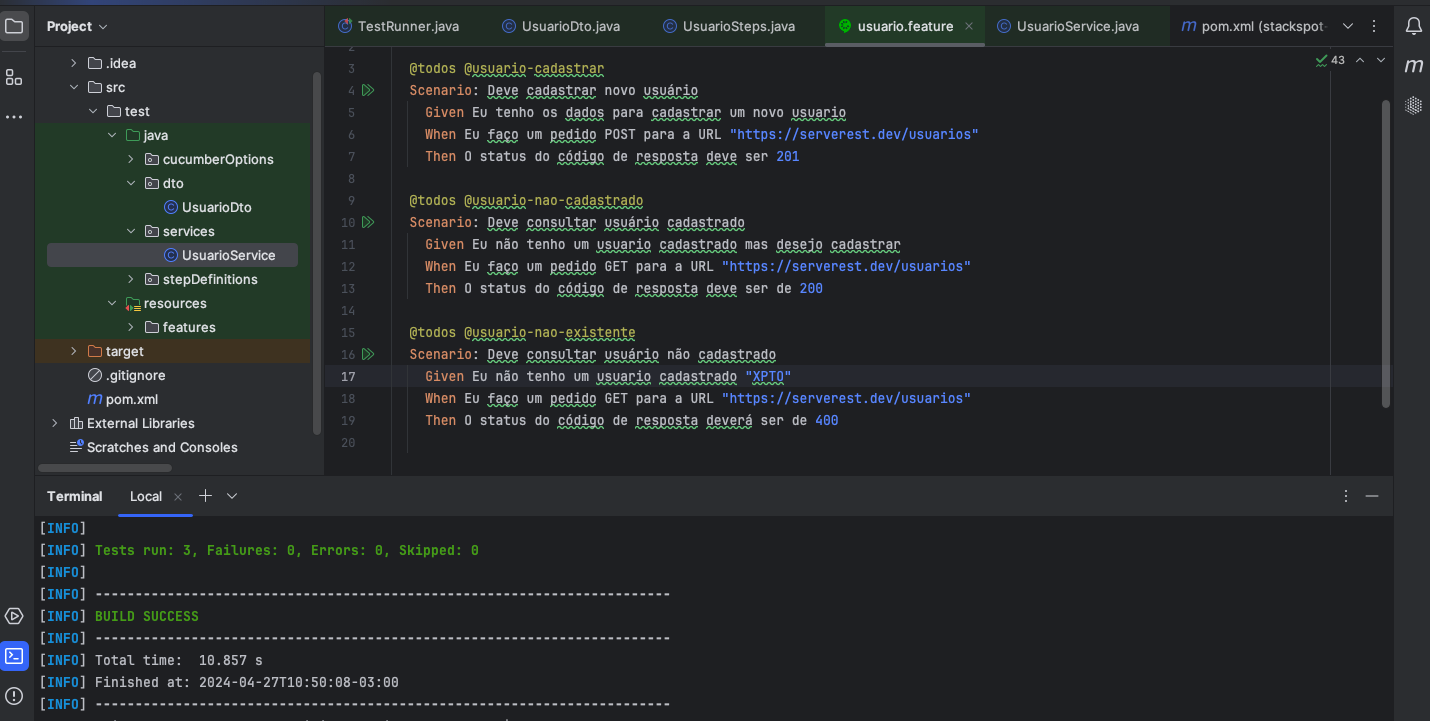 Imagem do artigo sobre Testes automatizados de API Rest com IDE IntelliJ após refatoração e execução dos testes, onde na foto aberta temos a IDE, com o arquivo "usuario.feature" três cenários executados: "Deve cadastrar novo usuário", "Deve consultar usuário cadastrado" e "Deve consultar usuário não cadastrado" fizemos refatoração no código fazendo melhorias, com base no código inicial gerado pela StackSpot AI e fizemos a execução, sendo realizada com sucesso.