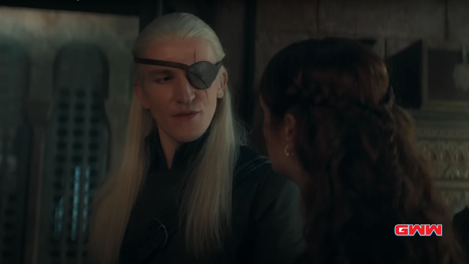 Prince Aemond Targaryen hablando con la reina Alicent Hightower, Casa del Dragón Temporada 2 Trailer