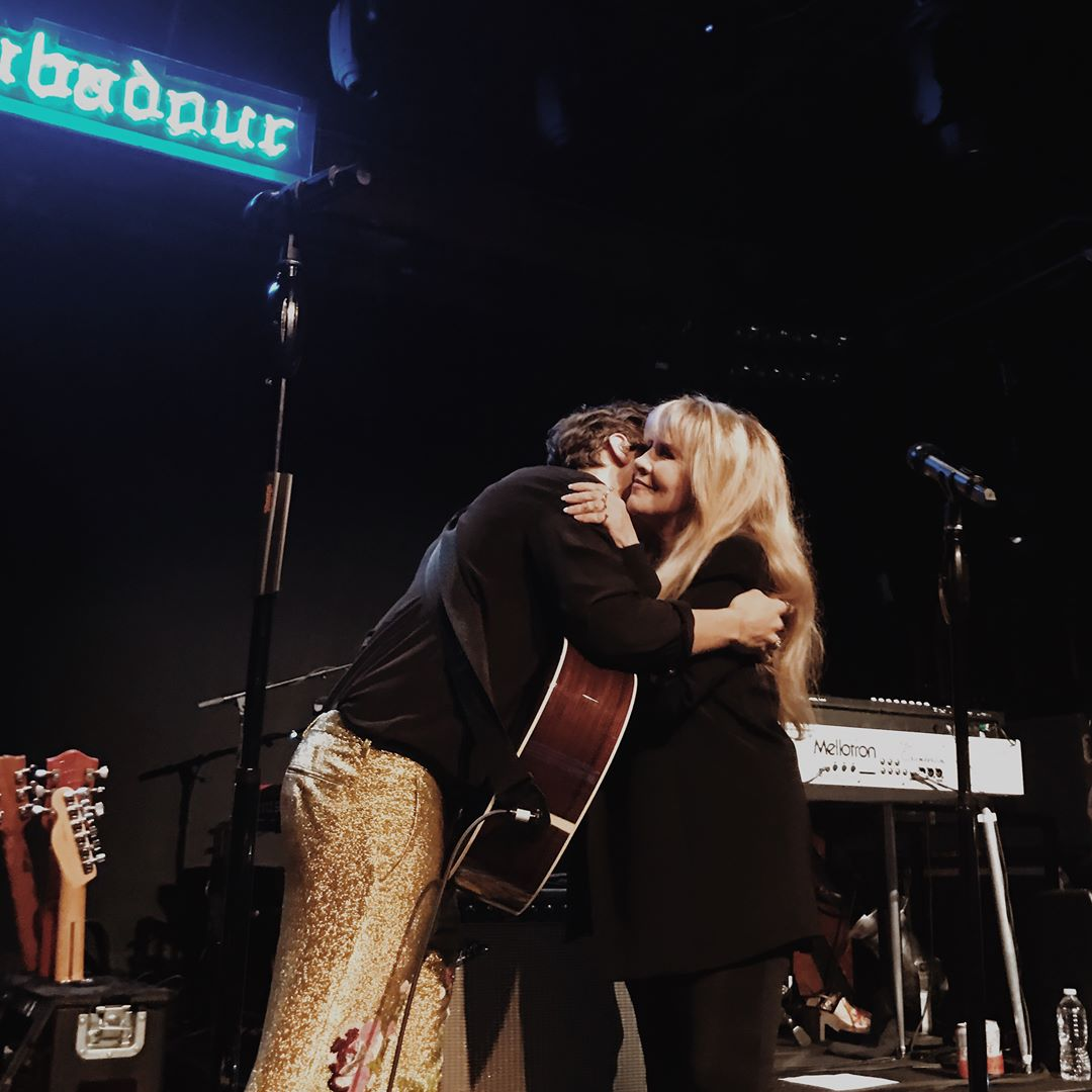 Imagem de conteúdo da notícia "Stevie Nicks faz dueto com Harry Styles em Tributo para Christine McVie" #3