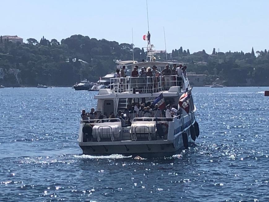 A boat with people on it

Description automatically generated