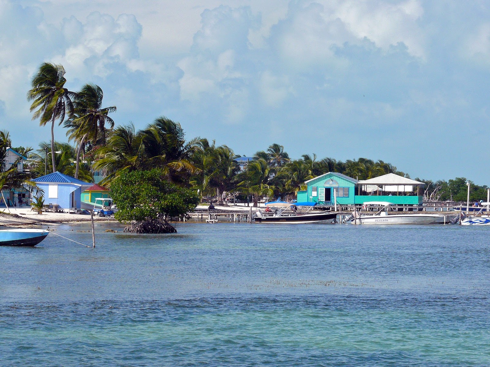 rental lodges and boats in Belize.