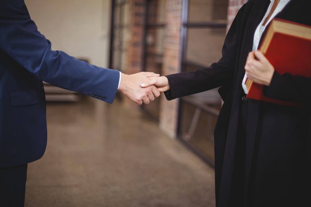 http://streaming.yayimages.com/images/photographer/wavebreakmedia/ae00213926b1b235e81a22781e9072a4/midsection-of-female-lawyer-handshaking-with-client.jpg