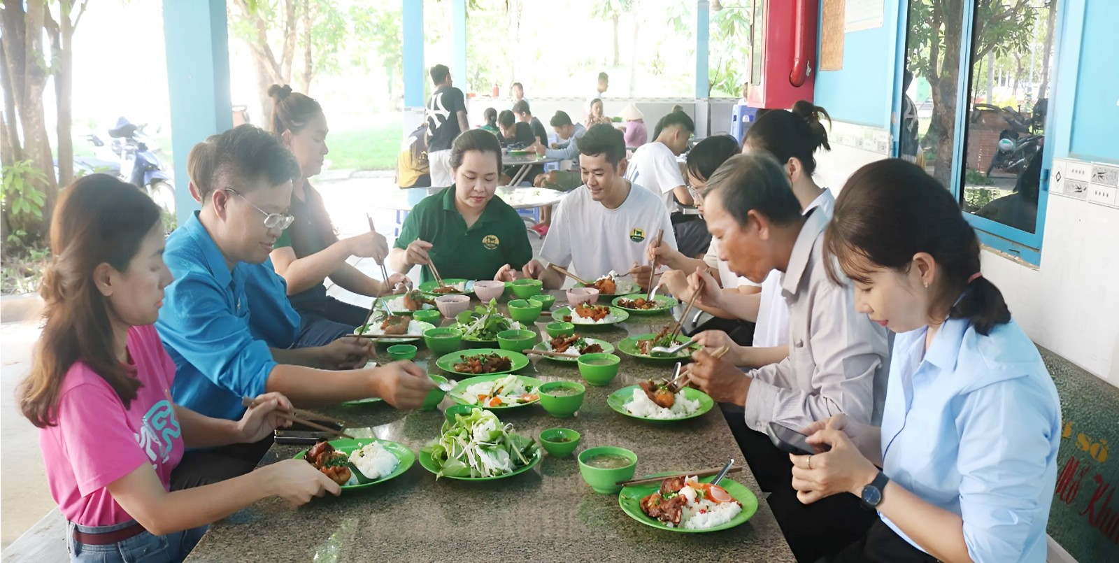 Bữa cơm công đoàn do Liên đoàn Lao động thị xã Trảng Bàng phát động