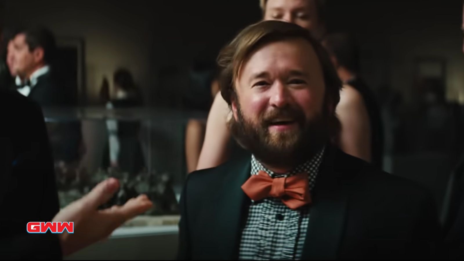 Haley Joel Osment as Tom grinning widely, Blink Twice cast