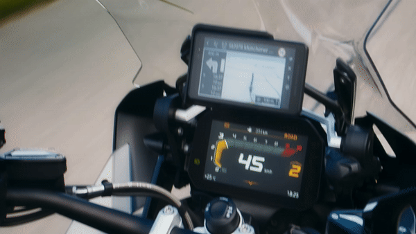BMW Motorrad ConnectedRide Navigator GPS in action