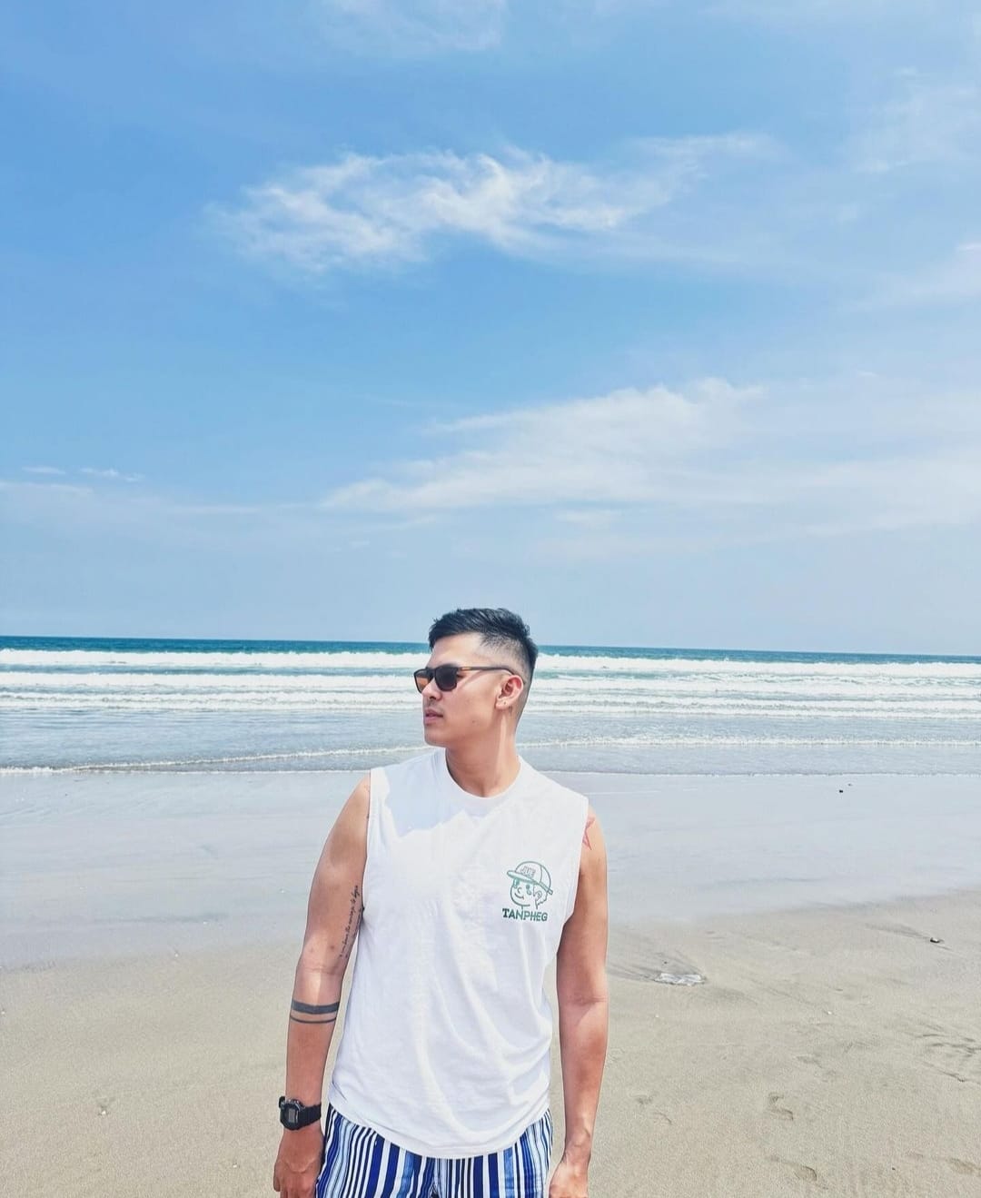 Referensi Outfit OOTD ke Pantai Pria ! Keren dan Nyaman