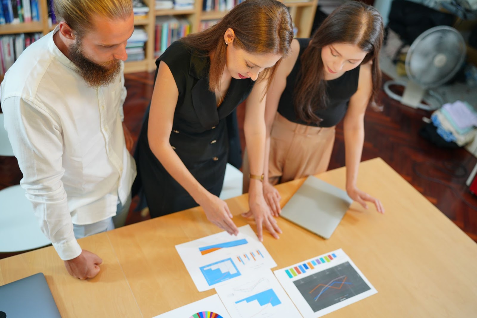 A manager showing the analytic reports to her team.