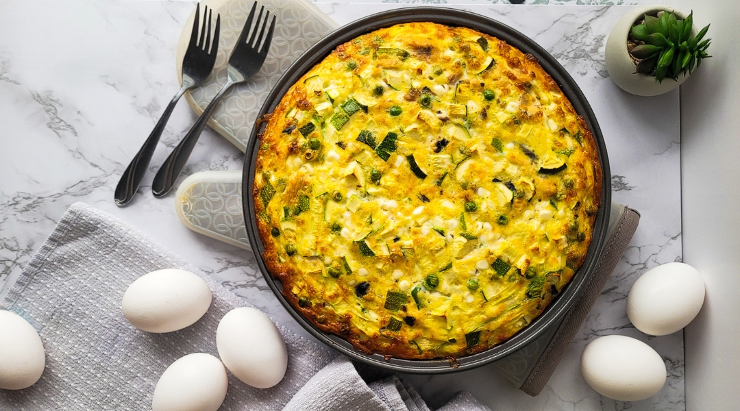 Frittata au saumon, fromage cottage et courgettes