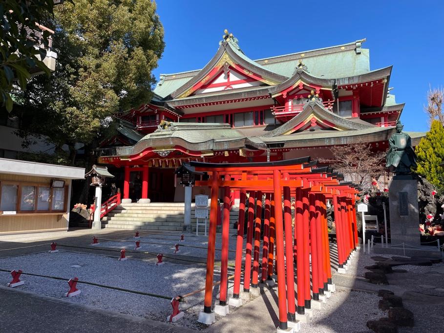 屋外, 道路, 建物, 座る が含まれている画像

自動的に生成された説明