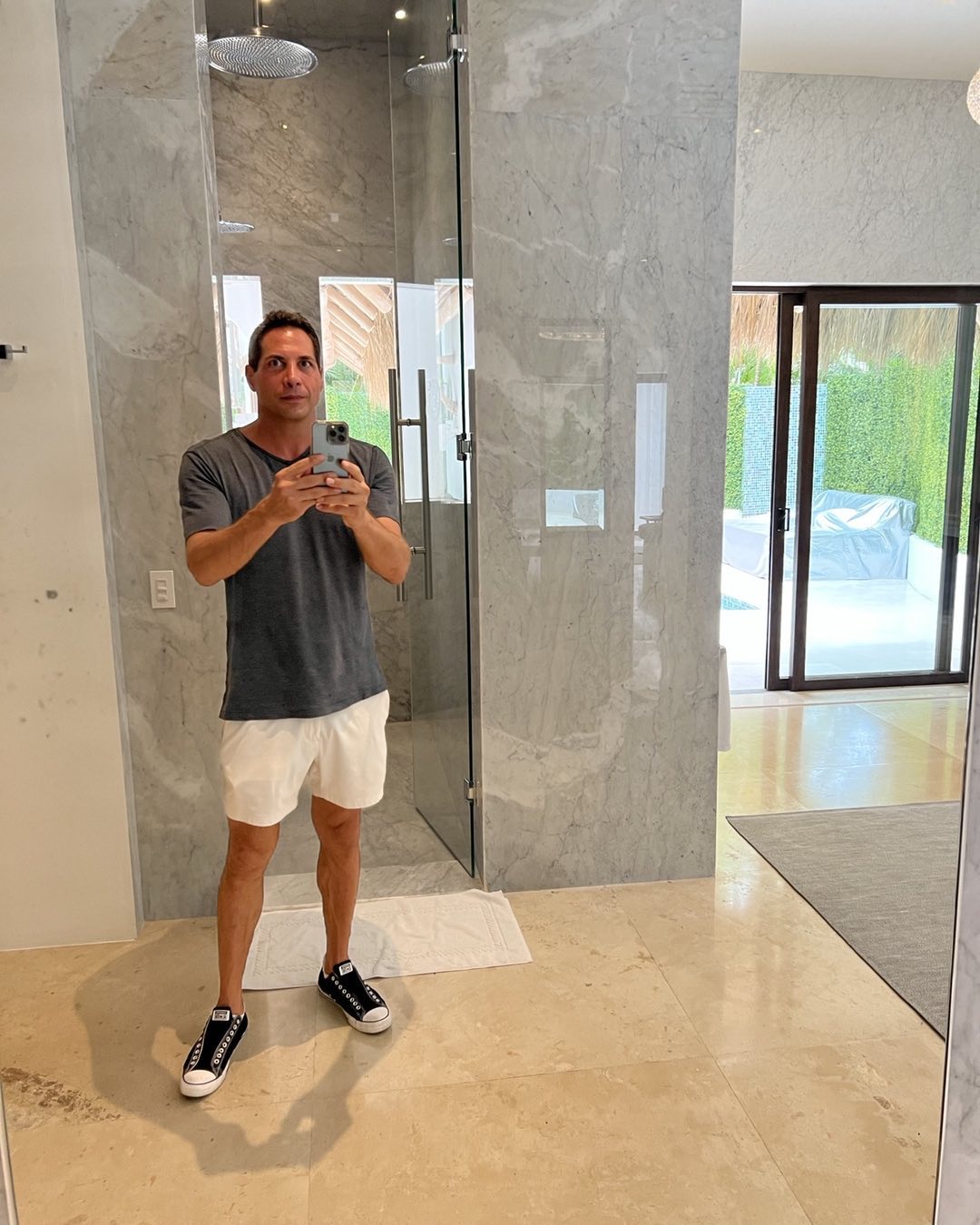 Physical Appearence of Joe Francis