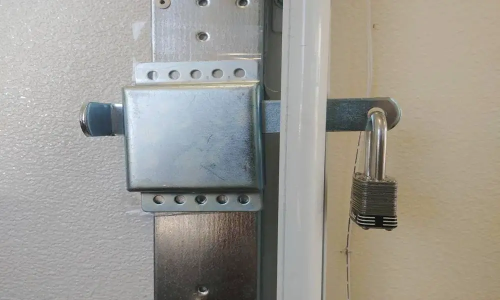 how to manually lock garage door