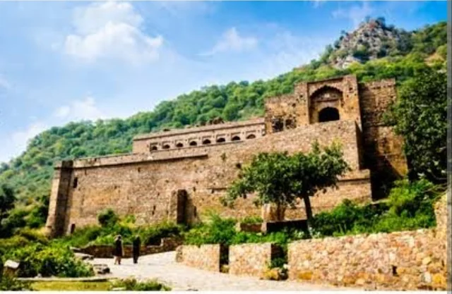 Echoes of Bhangarh: Exploring the Haunted History of Rajasthan’s Infamous Fort