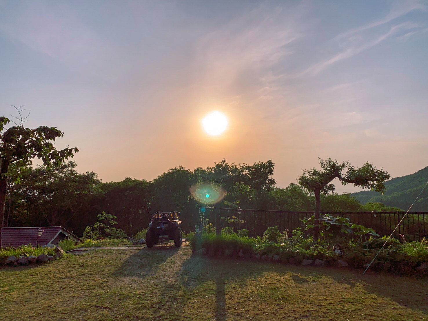 夕日と木々

低い精度で自動的に生成された説明