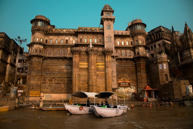 Sacred Architecture in Varanasi: Symbolism and Spiritual Significance - image 2