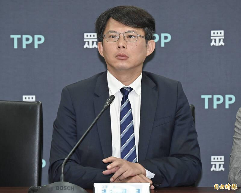 針對國民黨提案立刻解除赴中禁團令」，黃國昌表示民眾黨樂觀其成。（資料照）
