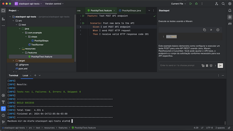 Imagem do artigo sobre Testes automatizados de API Rest com IDE IntelliJ após execução dos testes, onde na foto aberta temos a IDE,  com o arquivo "PostApiTest.feature" com um cenário de teste criado "Post new data to the API" que geramos pela StackSpot AI, adicionamos no projeto e fizemos execução, sendo realizada com sucesso.