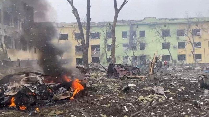 &#8220;Гробова тиша — це коли ти не чуєш своїх дітей&#8221;: історія Ірини Азарової, яка втратила в Маріуполі старшого сина і невістку