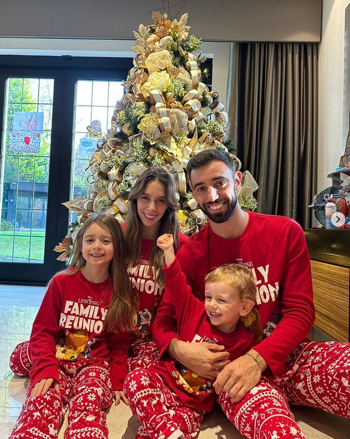 The Fernandes family spending Christmas together
