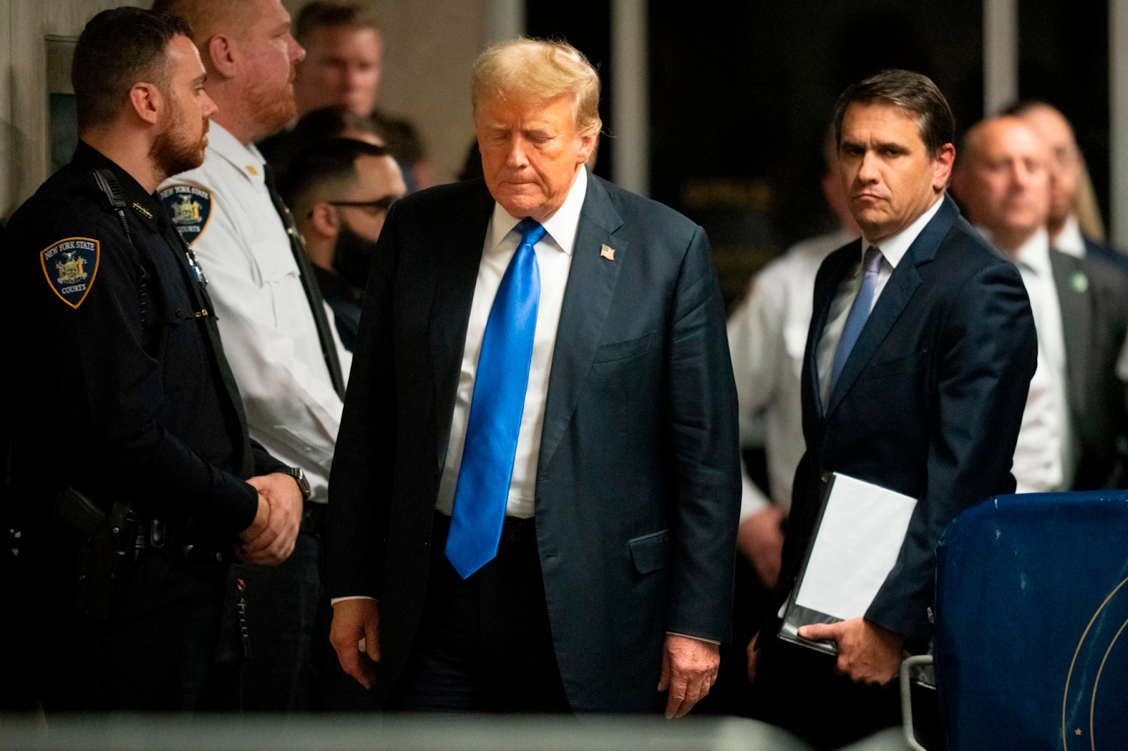 Photo of Donald Trump with police officials 