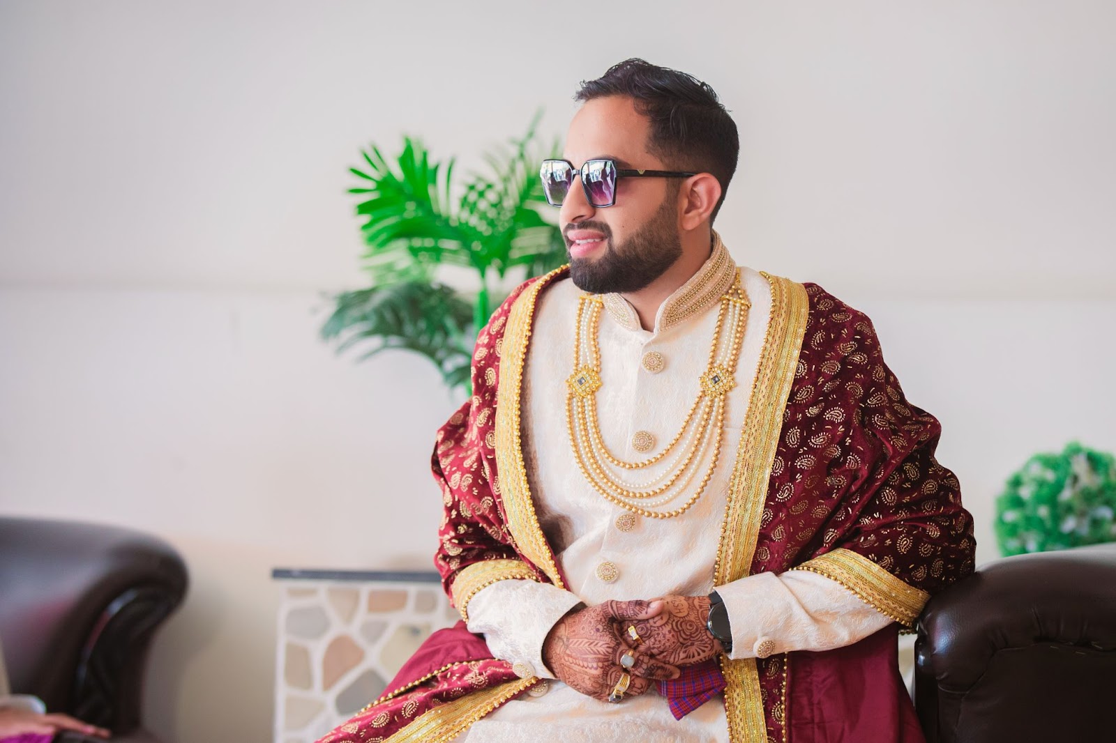 Groom ready for the wedding baraat ceremony in 2024, captured by Harsh Studio Photography. Known for high-quality imagery and expert wedding photography services in Indore, Madhya Pradesh, India