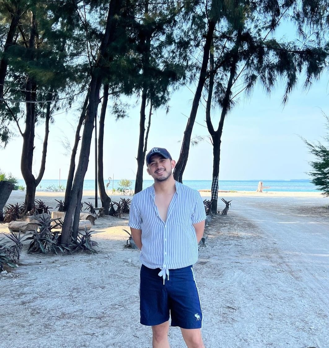 Referensi Outfit OOTD ke Pantai Pria ! Keren dan Nyaman