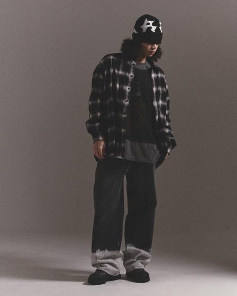 人, 男, 立つ, 若い が含まれている画像

自動的に生成された説明