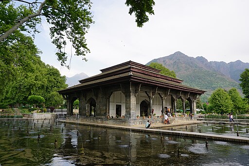 Traditional Kashmiri Architecture: Influences and Unique Characteristics - image 3