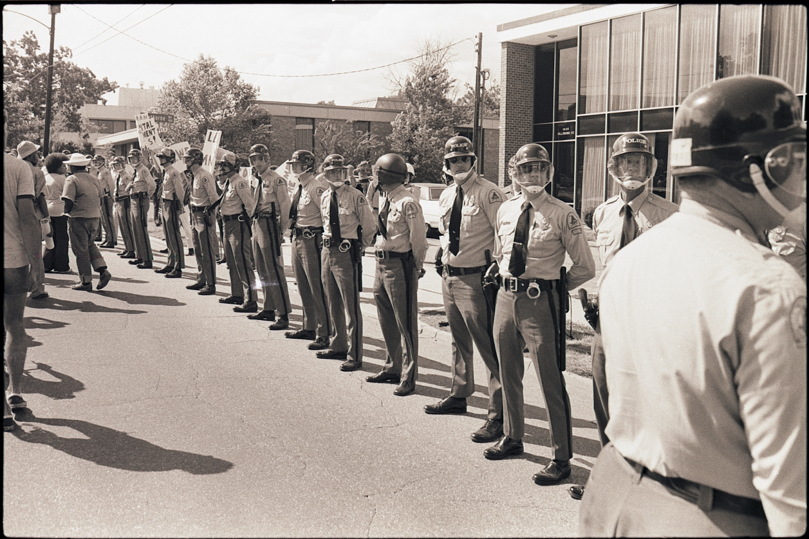 Police and segregationist counter-protesters on Hillsborough, 1974.