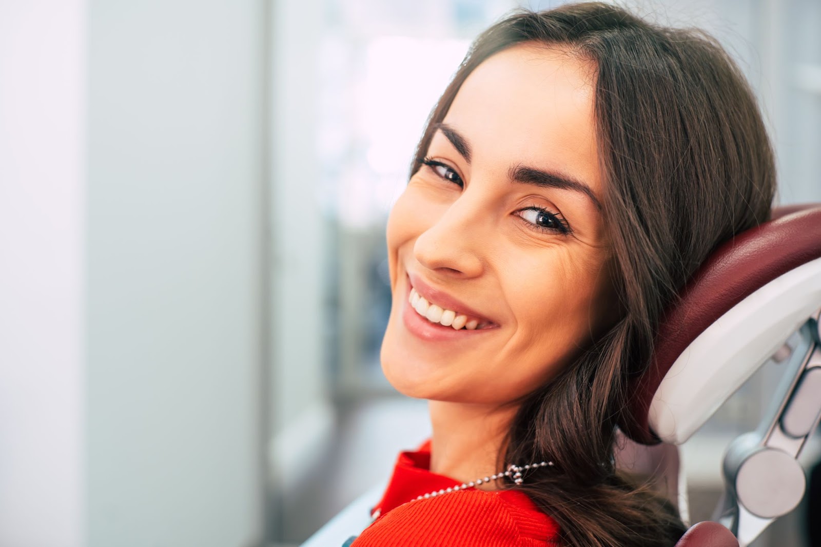 7. Consultarea unui specialist în estetică dentară