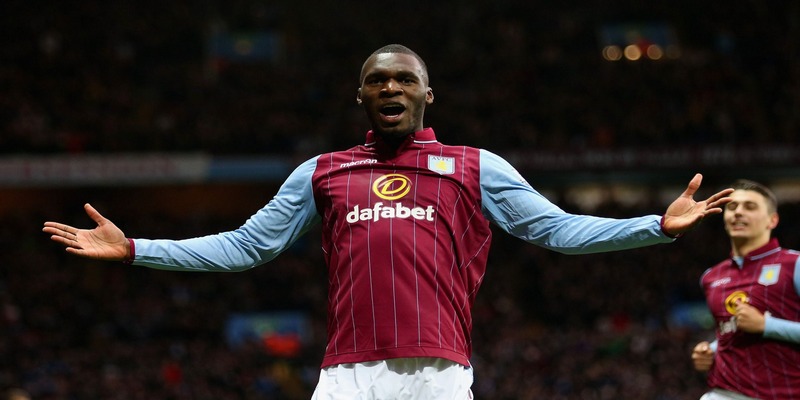 Benteke ra mắt Ngoại hạng Anh trong màu áo của Aston Villa