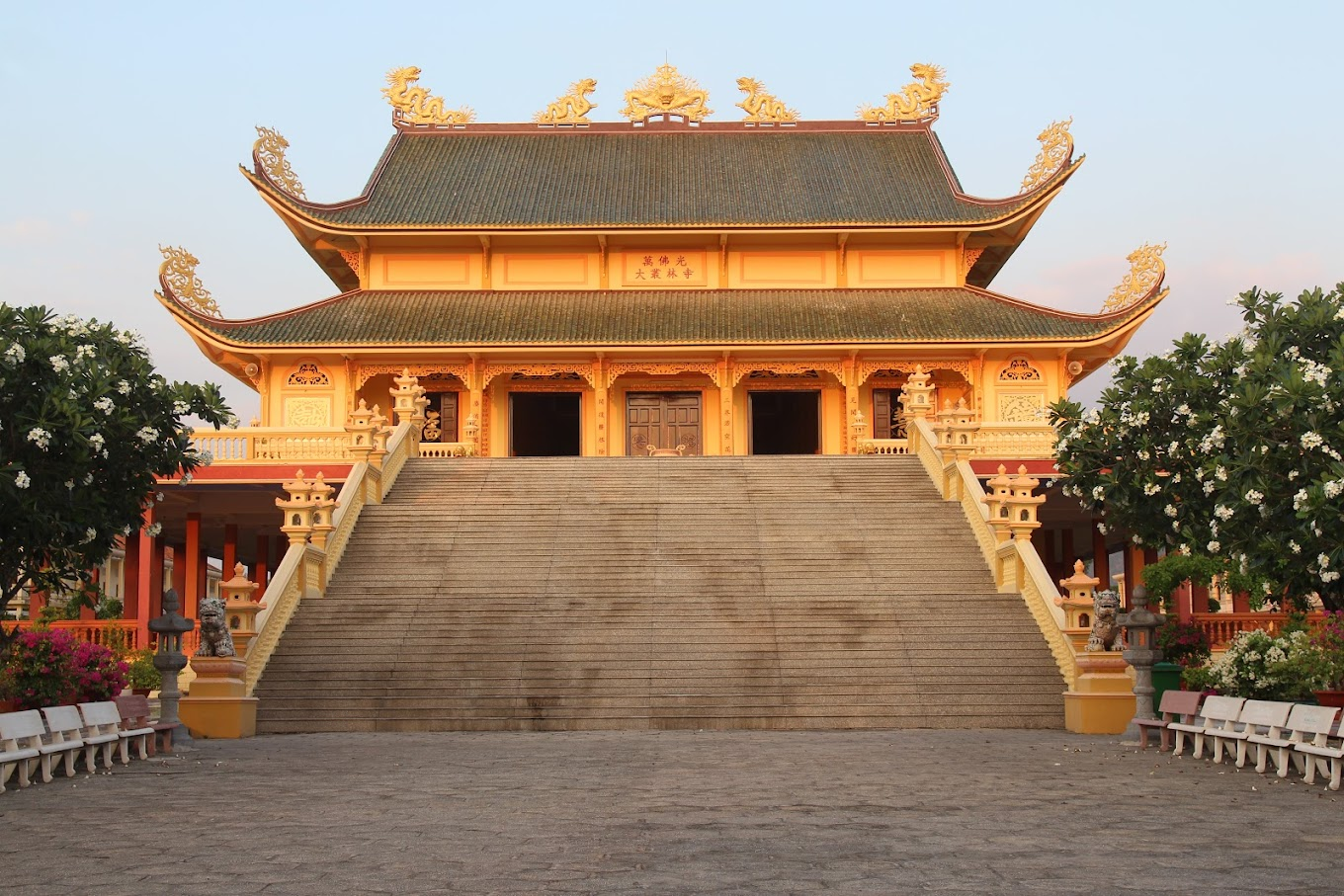 Tòa chánh điện uy nghiêm tại chùa Đại Tòng Lâm