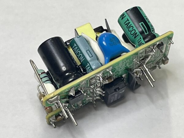 セミカスタム電源で開発費用・納期短縮を実現 | 電源開発・設計ソリューション