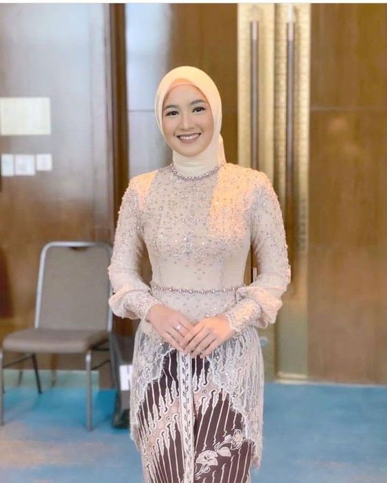 model jahit baju kebaya terbaru Kebaya Clean Look Minimalis