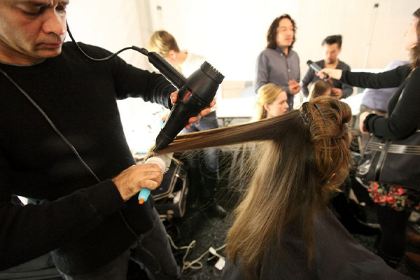 تقسیم‌بندی مو در براشینگ کردن مو 