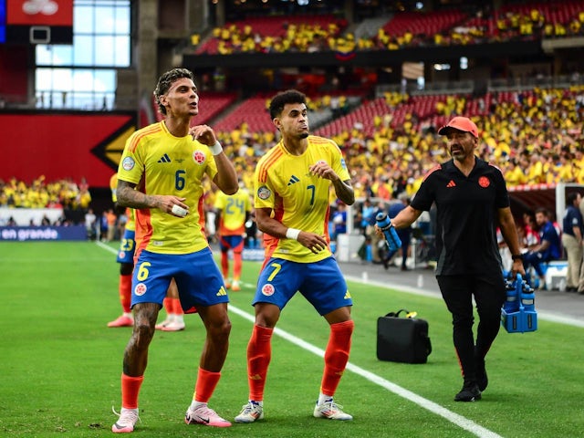 Luis Diaz dan Richard Rios merayakan gol Kolombia pada 26 Juni 2024 di Copa America