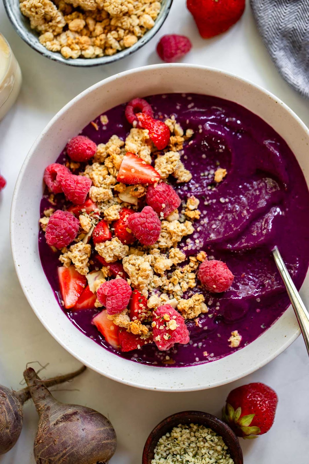 healthy berry protein smoothie bowl
