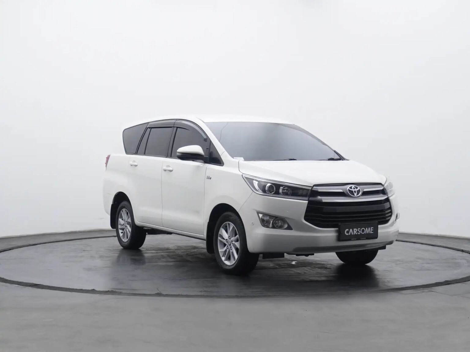 mobil mpv toyota
