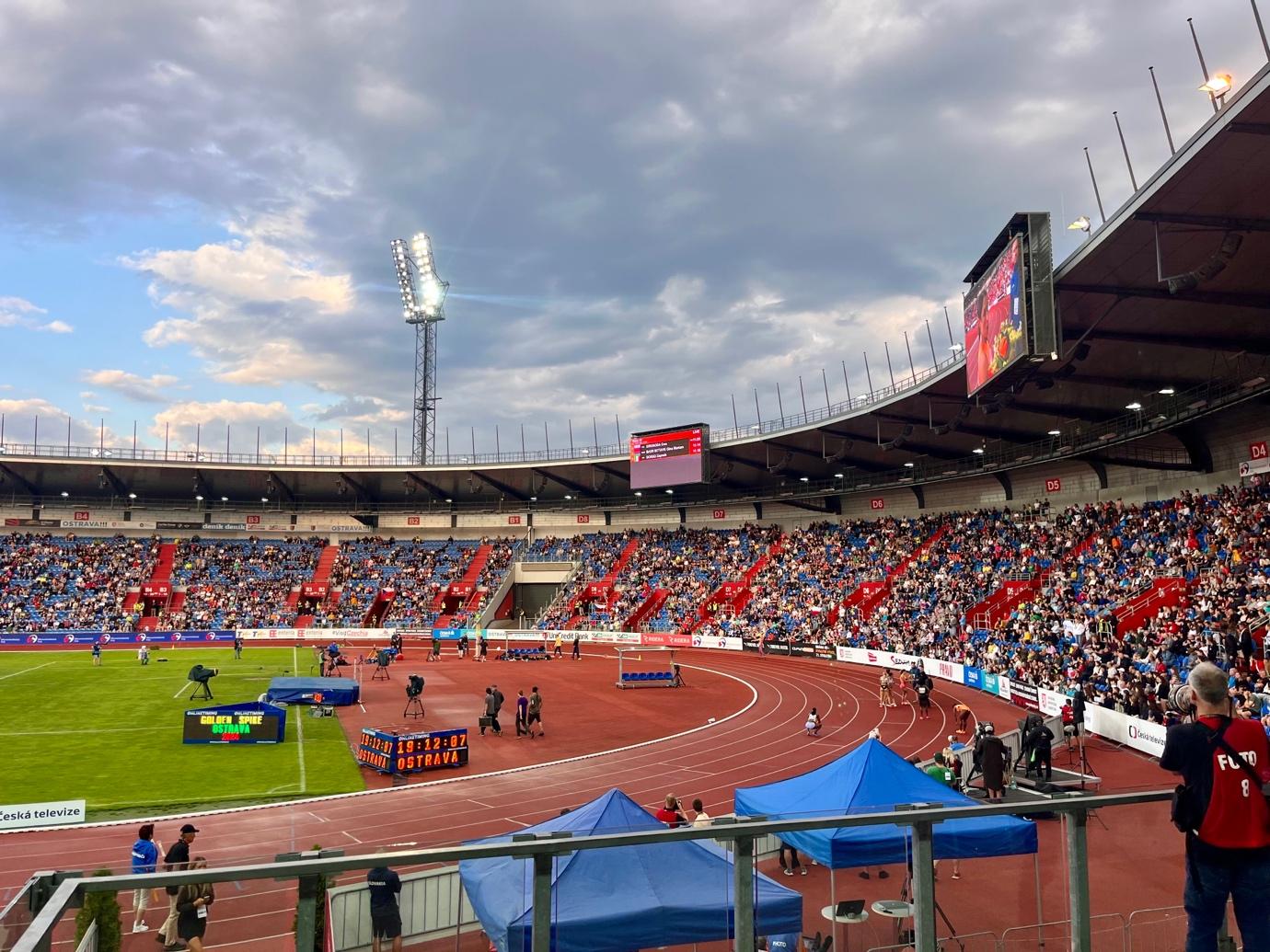 Obsah obrázku venku, obloha, mrak, SportovištěPopis byl vytvořen automaticky