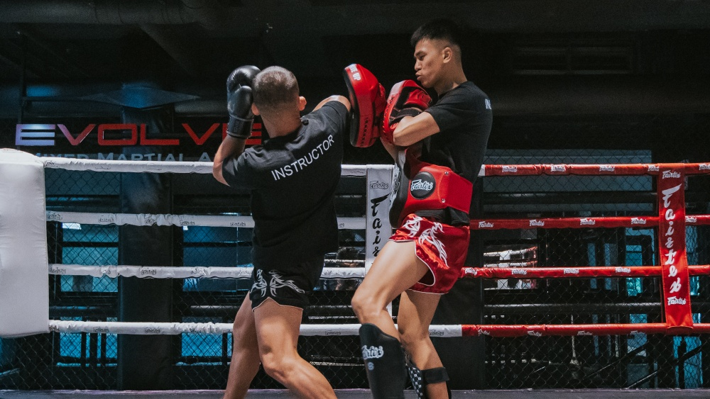 Advanced Muay Thai Moves - Spinning Back Elbow