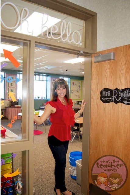 Looking for some classroom DIY ideas that you can create with your Silhouette Cameo?! Head on over to check out these back to school silhouette projects, classroom décor designs and classroom organization ideas! Plus, learn how to cut letters for your bulletin board using any font from your computer and your Cameo!