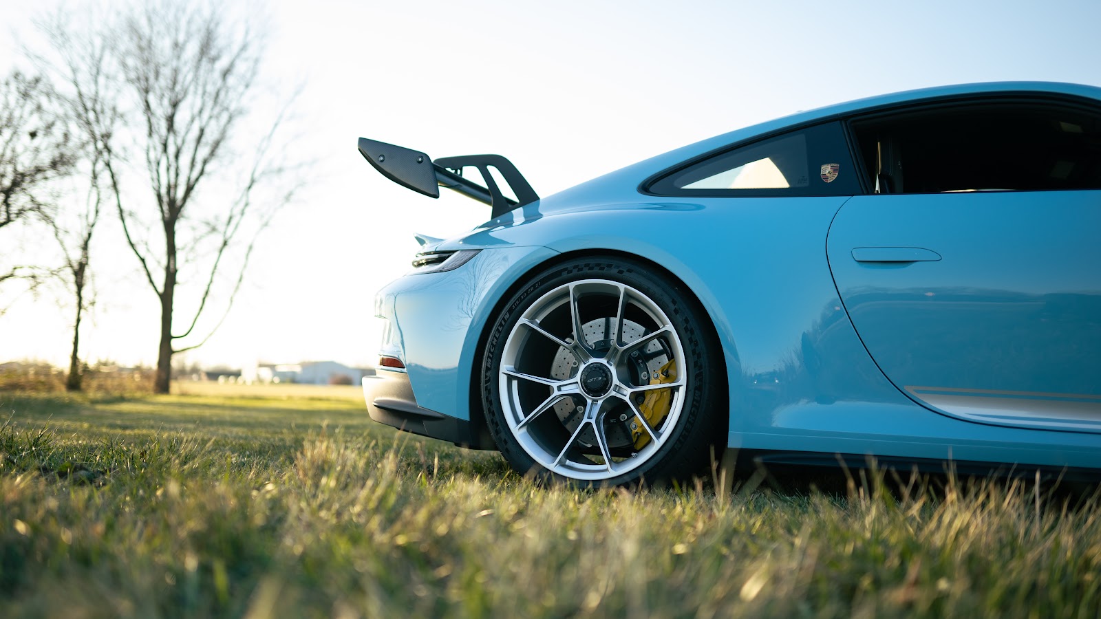 Aftermarket rear wing on Porsche 911