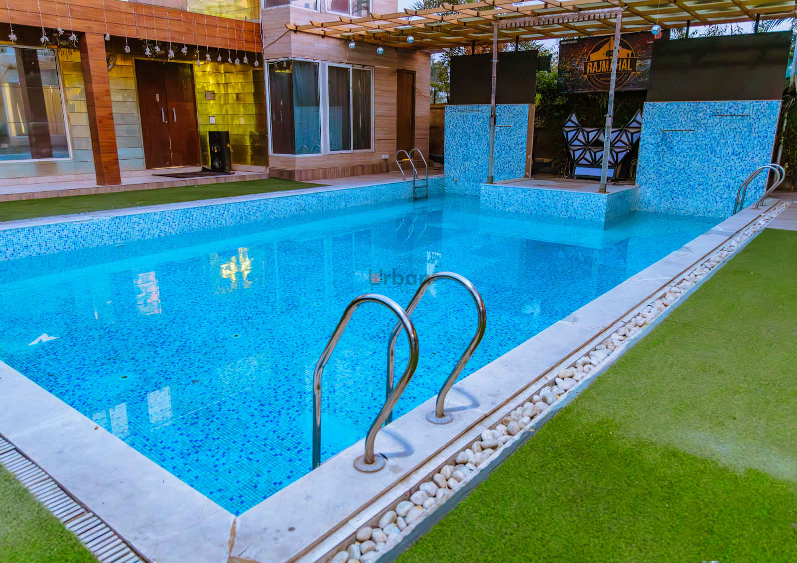 Farmhouses for Pool Party in Noida-RAJ MAHAL FARMS 