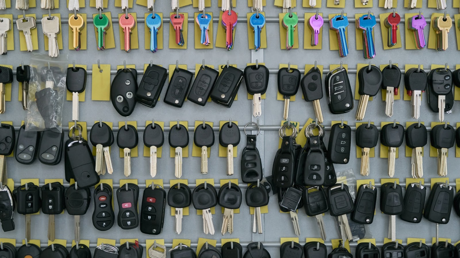 Different types of car keys suggest varying replacement car keys price