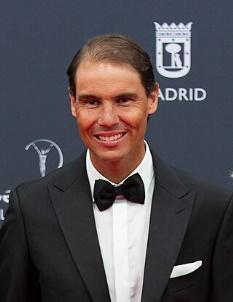 https://upload.wikimedia.org/wikipedia/commons/thumb/8/85/Rafael_Nadal_en_2024.jpg/320px-Rafael_Nadal_en_2024.jpg