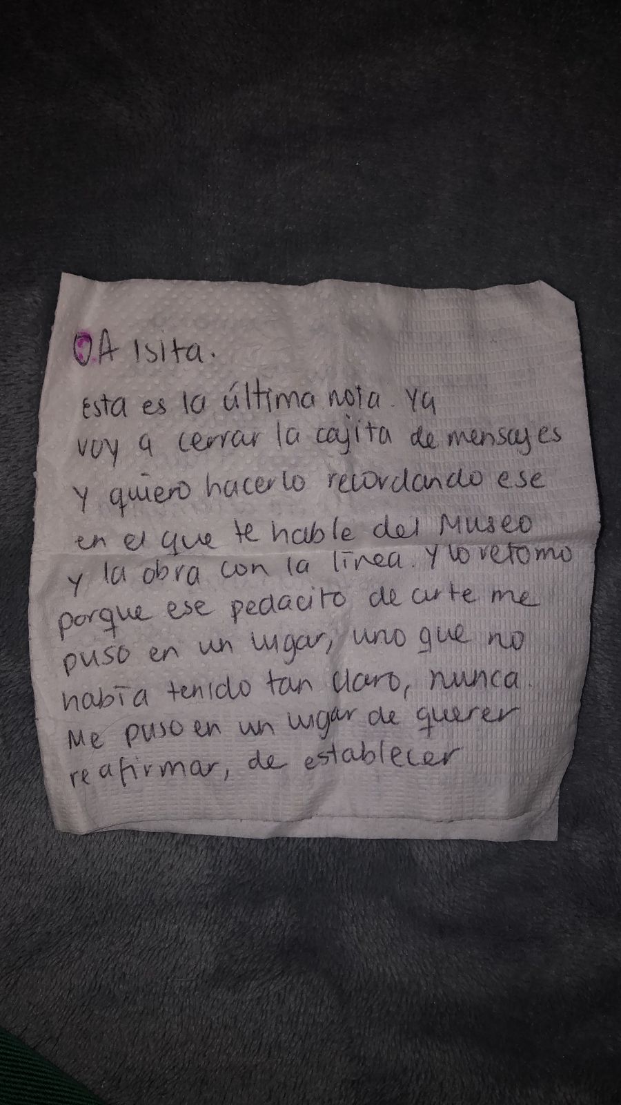 Amor, relación, pareja, conexión profunda, descubrimiento personal, orientación sexual, aceptación, apoyo familiar, amigos, proceso, comunicación, respeto, honestidad, validar sentimientos, dejar ir normas sociales, vivir el presente.