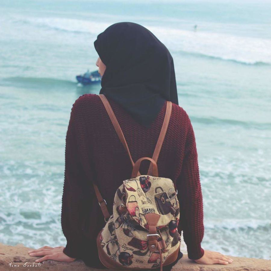 Stylish Instagram Hijab DP on beach wearing a bag
