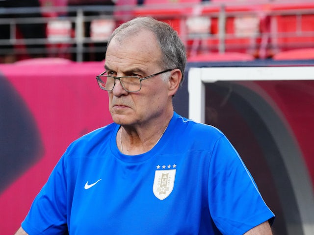 Manajer Uruguay Marcelo Bielsa sebelum pertandingan persahabatan Juni 2024 melawan Meksiko