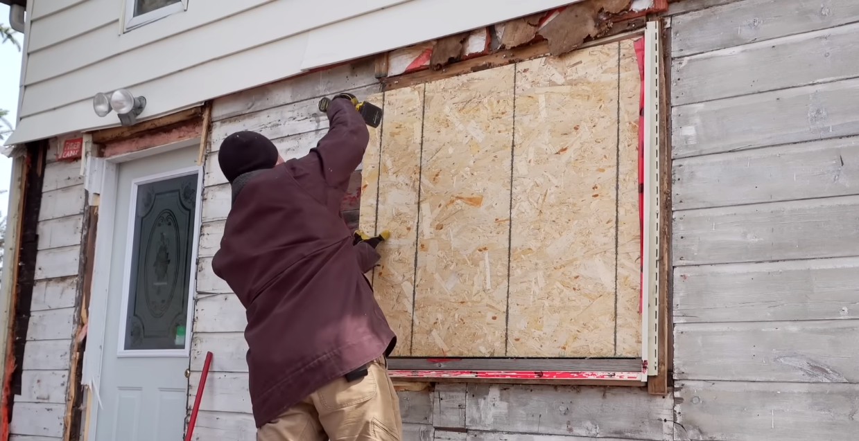 DIY vs Vinyl siding