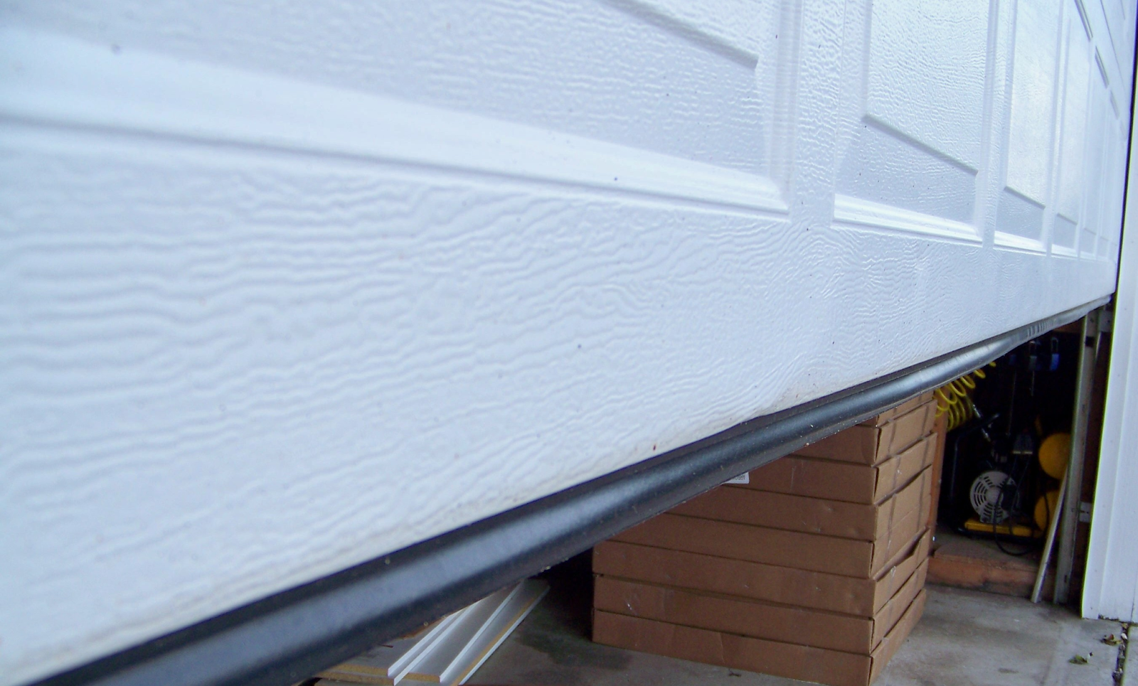 how to seal garage door